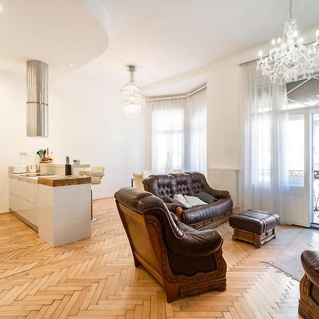 Garys Bright And Spacious Two Bedroom Flat Near Danube ブダペスト エクステリア 写真
