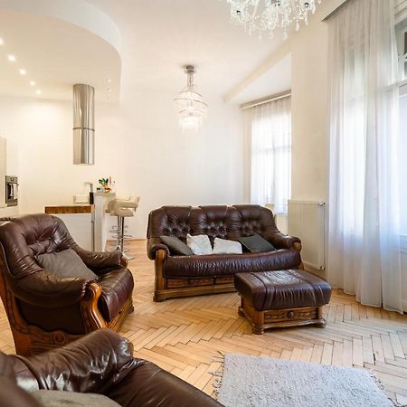 Garys Bright And Spacious Two Bedroom Flat Near Danube ブダペスト エクステリア 写真