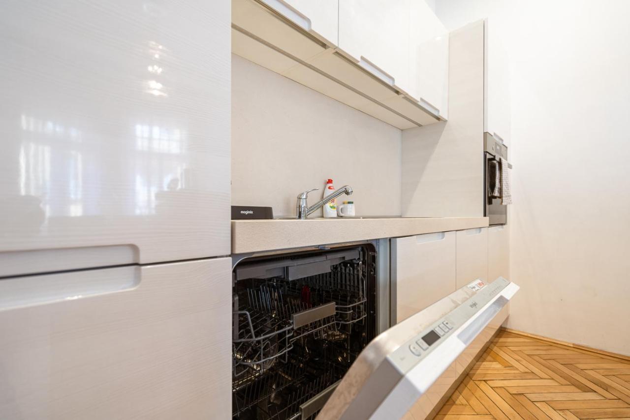 Garys Bright And Spacious Two Bedroom Flat Near Danube ブダペスト エクステリア 写真