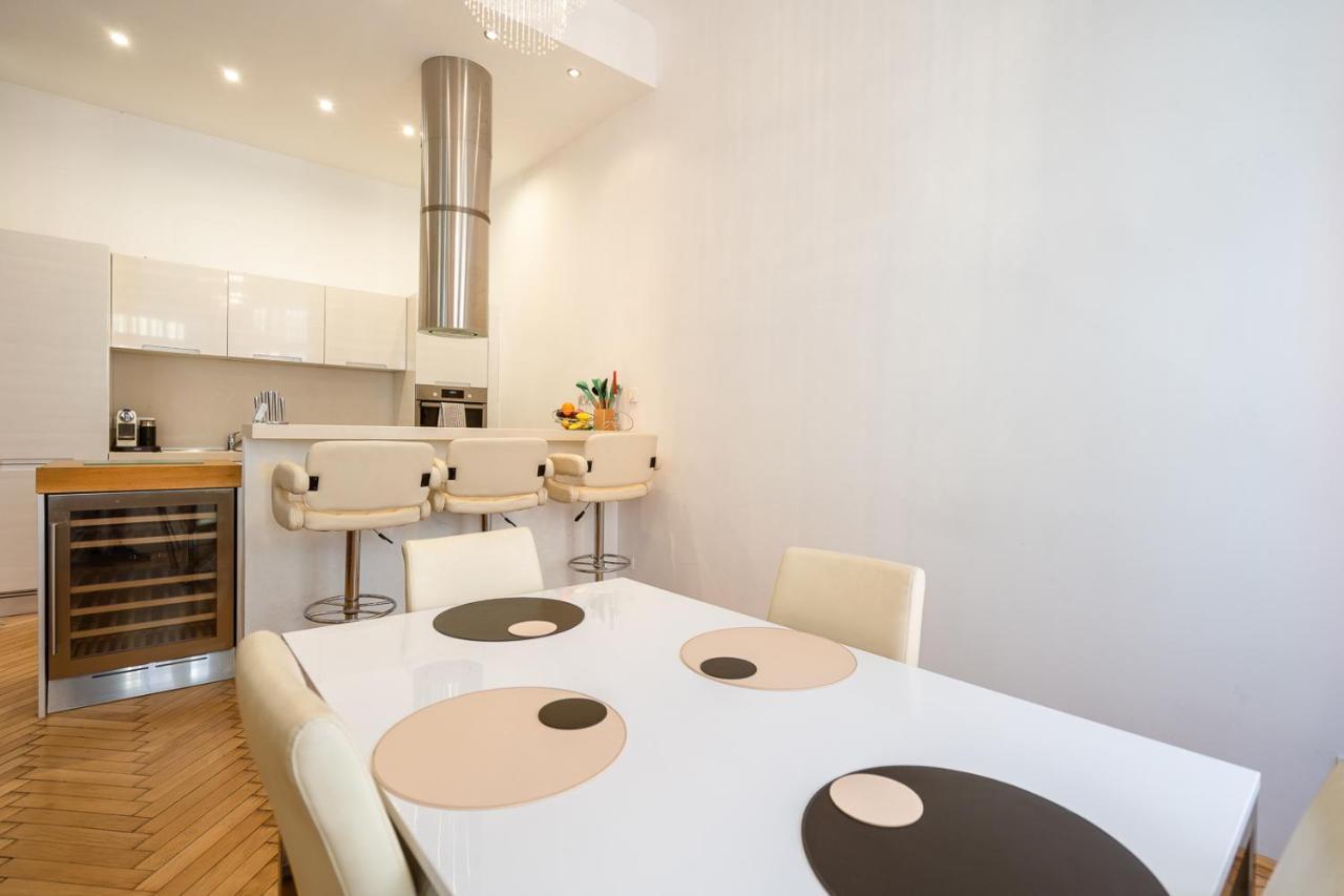 Garys Bright And Spacious Two Bedroom Flat Near Danube ブダペスト エクステリア 写真