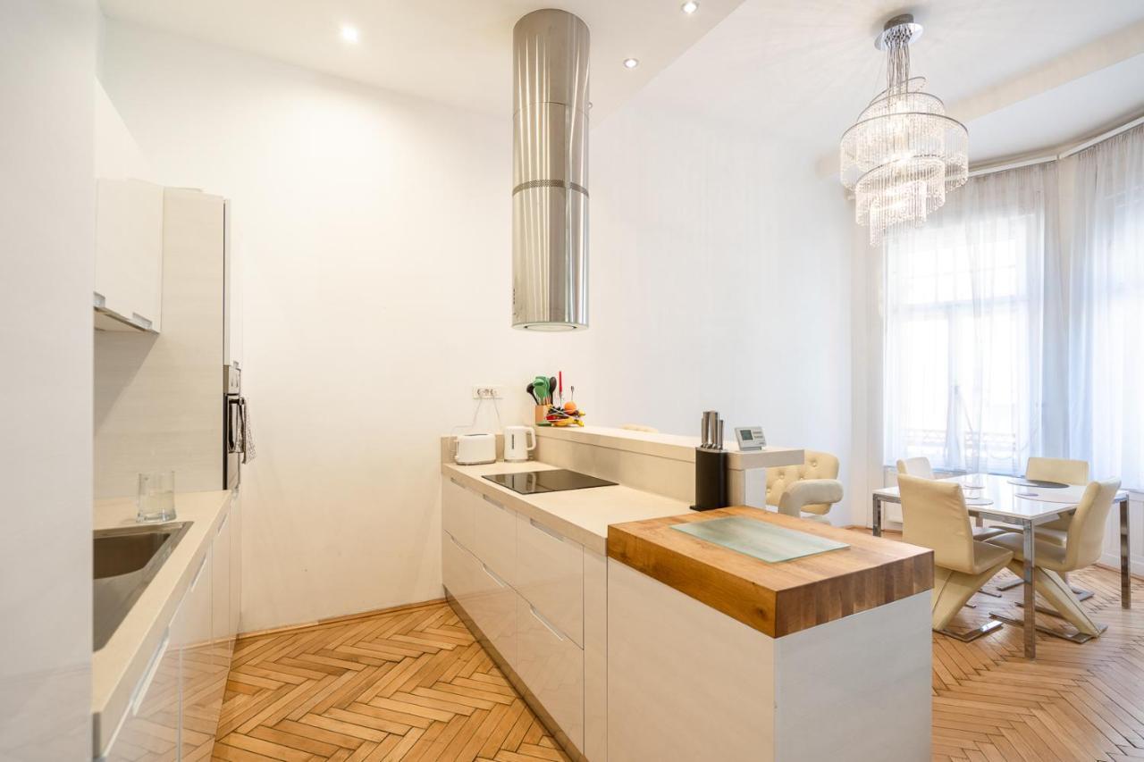 Garys Bright And Spacious Two Bedroom Flat Near Danube ブダペスト エクステリア 写真