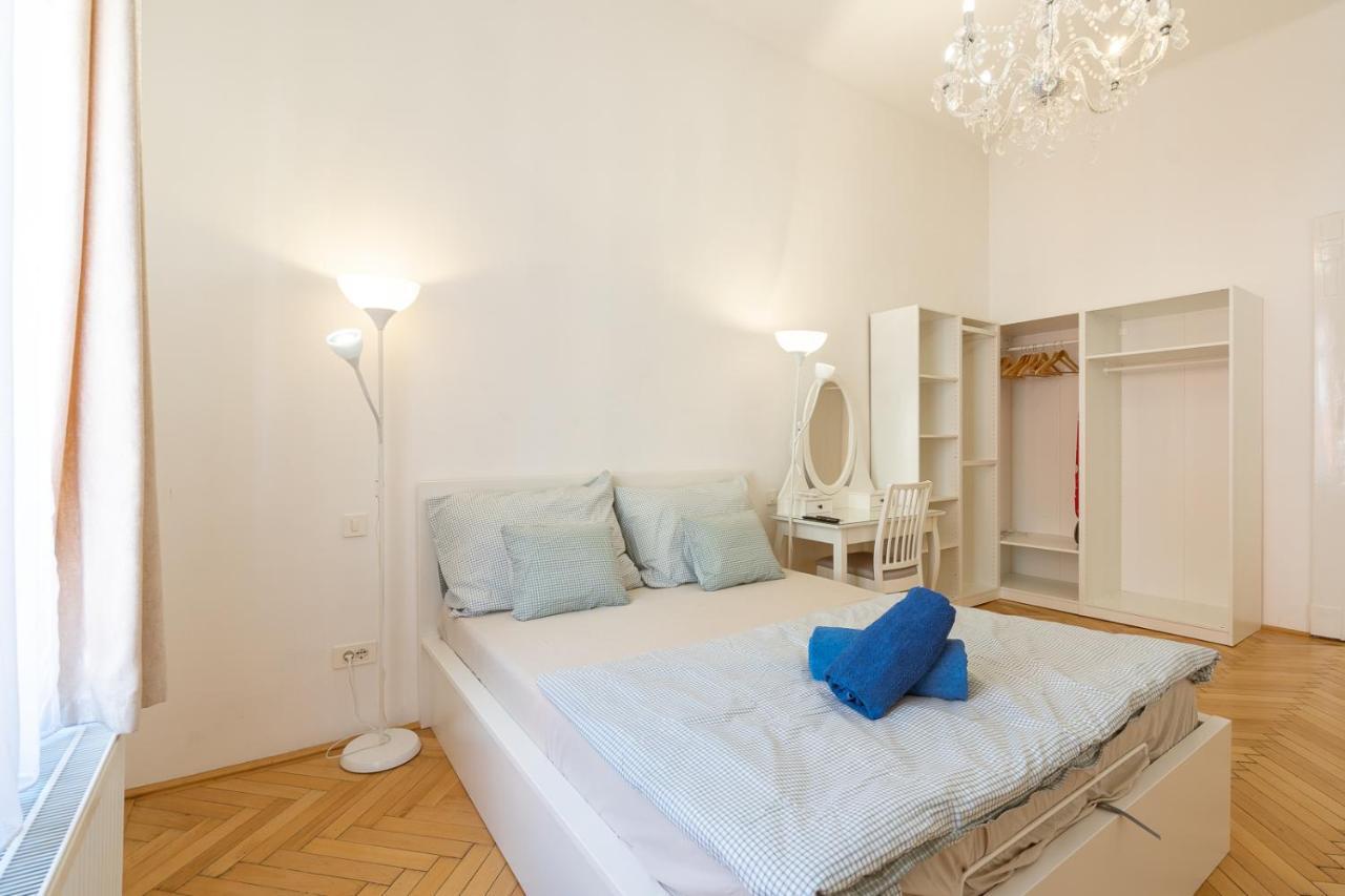 Garys Bright And Spacious Two Bedroom Flat Near Danube ブダペスト エクステリア 写真