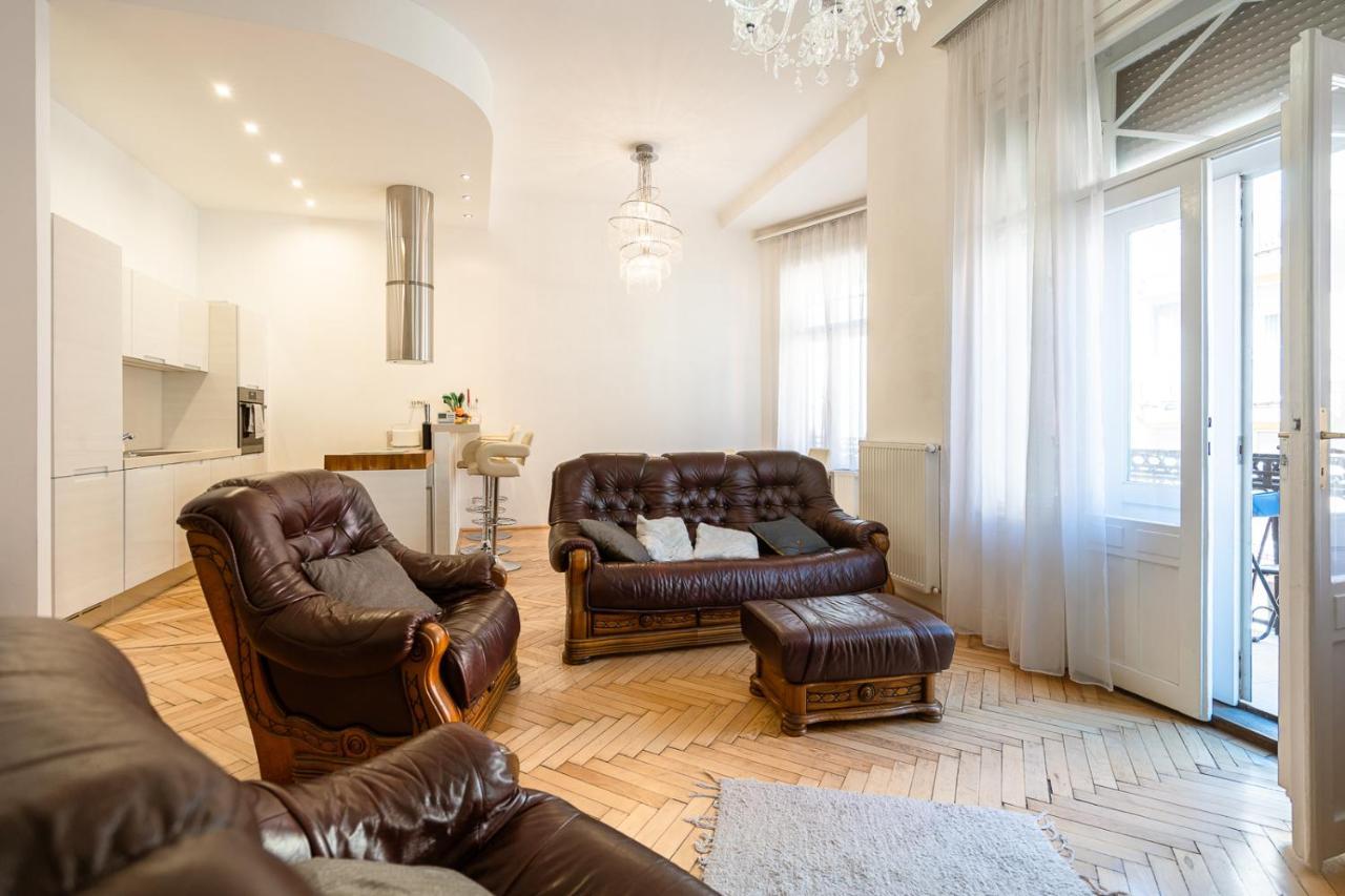 Garys Bright And Spacious Two Bedroom Flat Near Danube ブダペスト エクステリア 写真